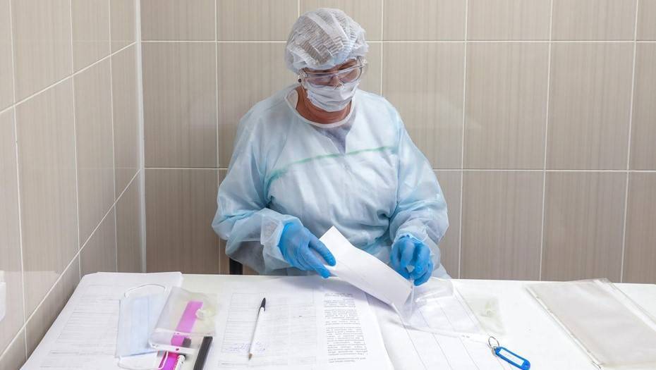 В Петербурге утвердили допвыплаты врачам, работающим с больными COVID-19