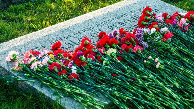 Военные благоустроили памятные захоронения в пяти районах Ленобласти