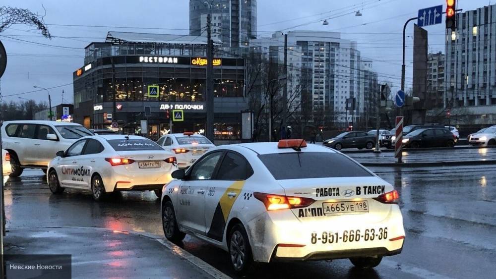 Пассажир напал с ножом на таксиста в Подмосковье