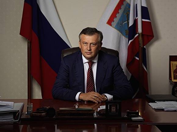Доход губернатора Ленобласти Александра Дрозденко за год вырос на миллион рублей