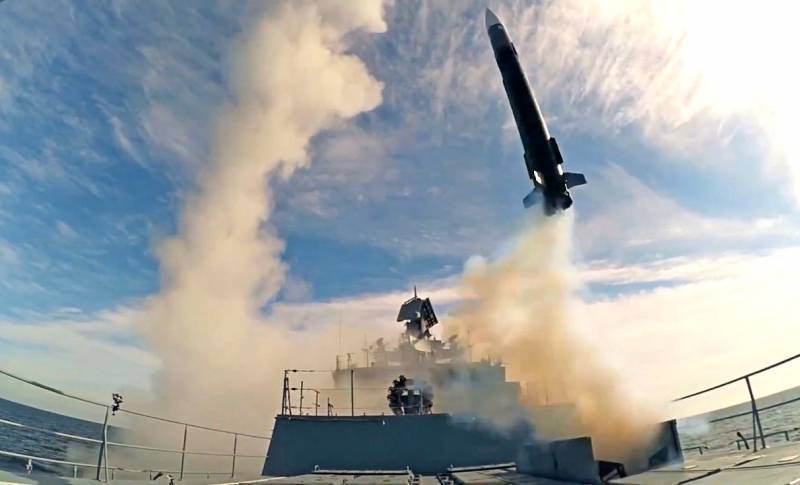 Черноморский флот встретил американский эсминец учебными пусками ракет