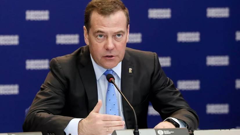 Медведев прокомментировал возможность новых мер по коронавирусу