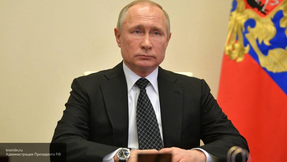 Путин обсудил с Макроном ситуацию с коронавирусом