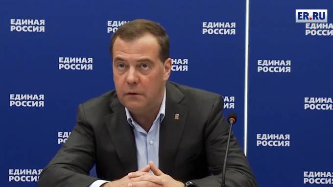 Медведев считает изоляцию необходимой в связи с пандемией