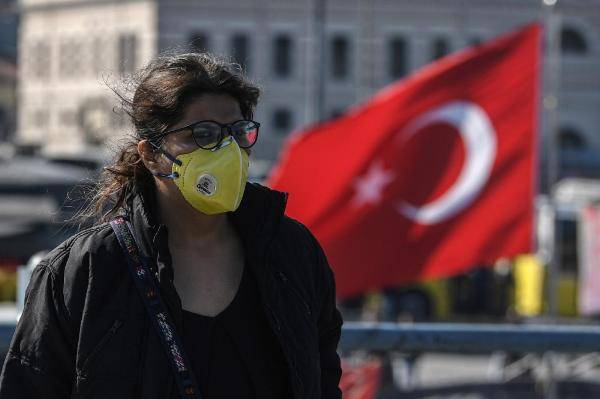 Власти Турции закодировали бесплатную раздачу масок «по первому требованию»