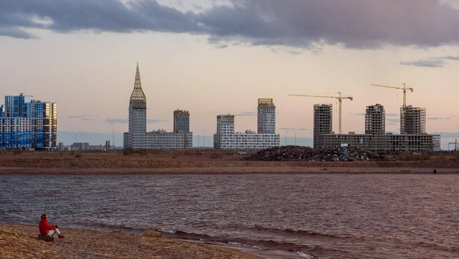 Продажи строящегося жилья в Петербурге и Ленобласти упали на 20%