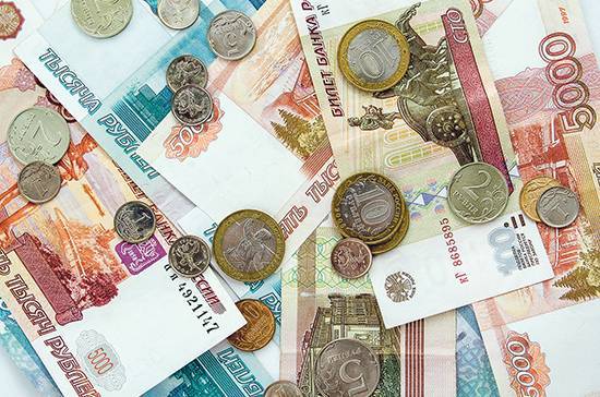 Потерявшие работу россияне три месяца будут получать выплату 12 130 рублей