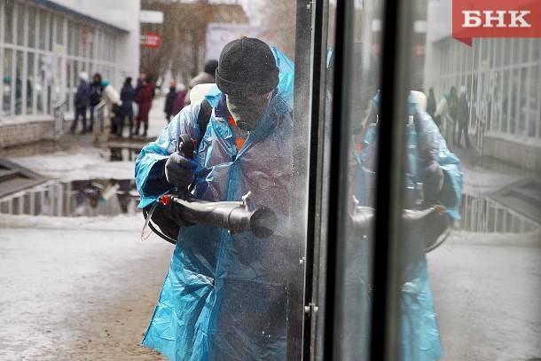 Дорожники Сыктывкара рассказали, опасна ли дезинфекция автобусных остановок