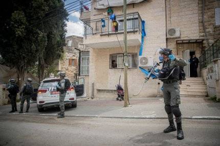 Израильская полиция применила шоковые гранаты при штурме синагоги в Иерусалиме