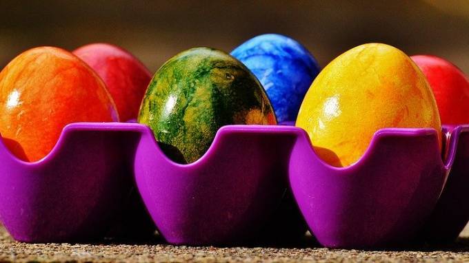 Покрасить яйца на Пасху в домашних условиях: топ-5 способов