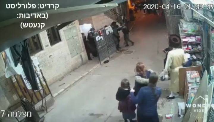 Полицейский попал светошумовой гранатой в ребенка в Иерусалиме