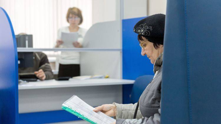 В РФ продлили выдачу больничных для работающих пенсионеров