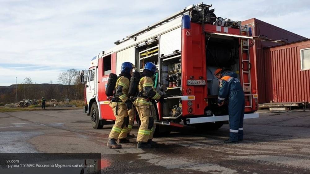 Пожарные ликвидируют задымление на нефтезаводе в Башкирии