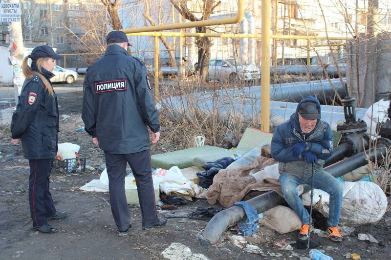 В Москве полицейские выписали штраф бездомному за нарушение режима самоизоляции