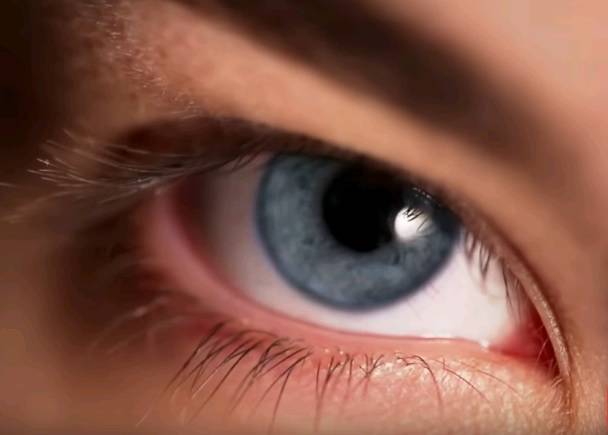 Офтальмолог указал на связь цвета глаз с состоянием здоровья