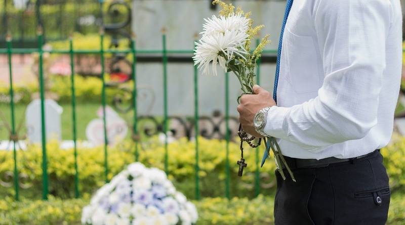 Шесть человек, в том числе – супруги - умерли от коронавируса после посещения одних похорон