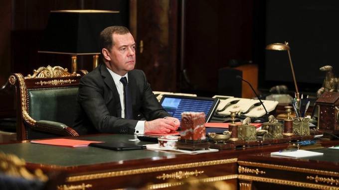 Эксперт: Медведев напоминает о своем нахождении в публичной политике