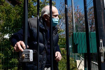 98-летний врач отказался уходить на пенсию в разгар пандемии коронавируса