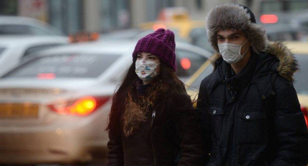 Специалисты МЧС рекомендовали населению не носить маски на улице