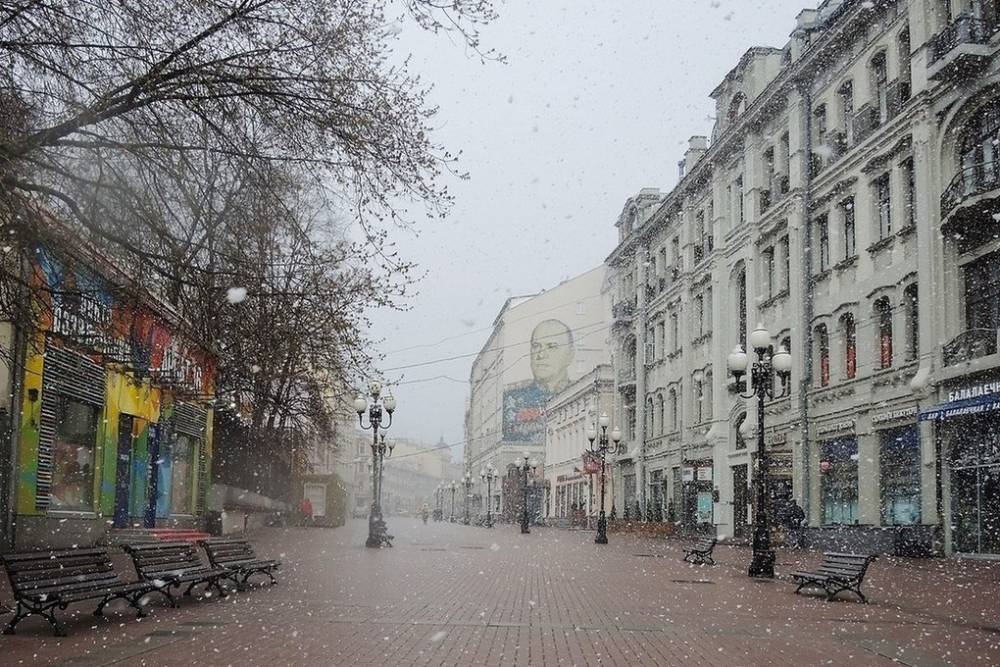 Москвичам предсказали снег на выходных