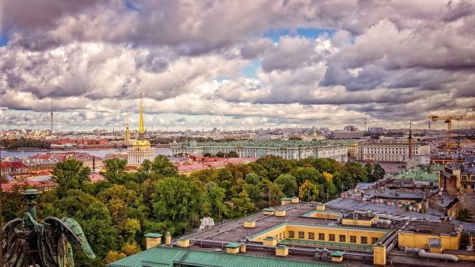 Петербург вернулся в зелёную зону самоизоляции