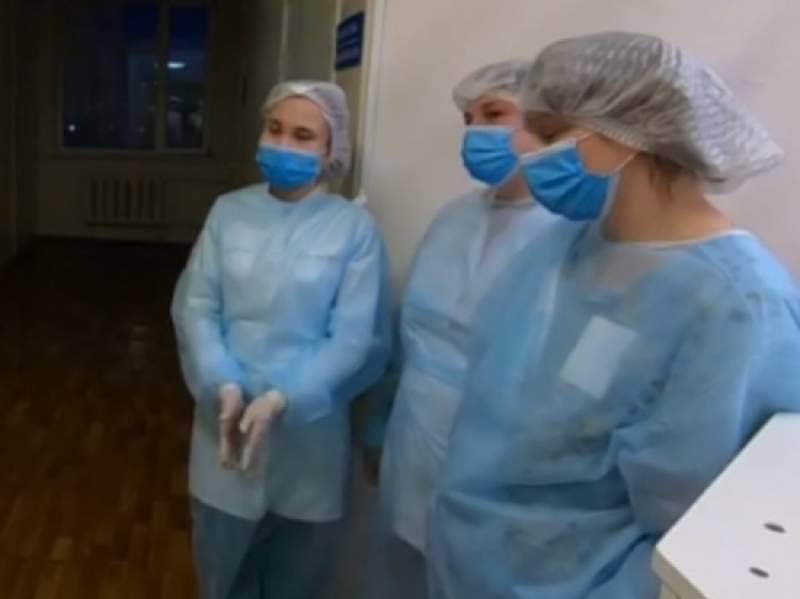 Семь врачей сбежали из карантинной больницы в Уфе