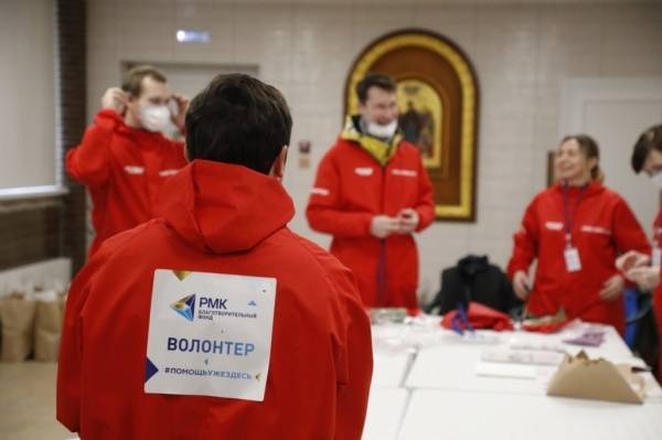 Продуктовые наборы с пасхальными куличами доставили нуждающимся волонтеры РМК - nakanune.ru