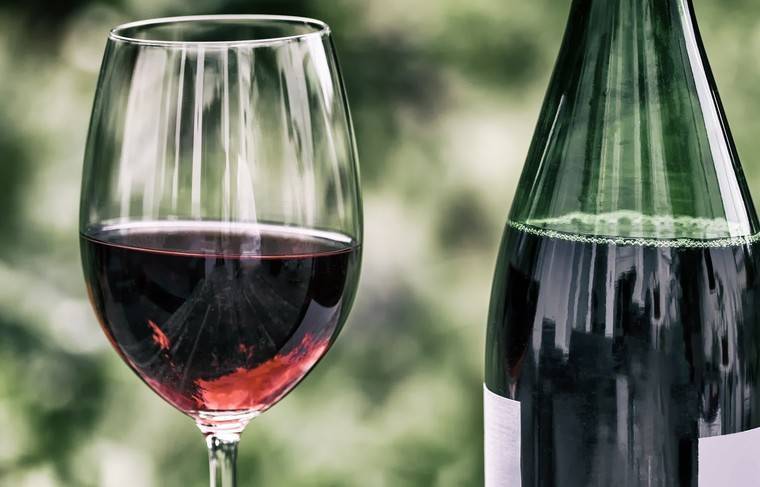 Кабмин одобрил продажу и рекламу вина из ЕАЭС на спецярмарках