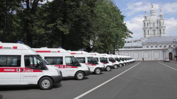 В Выборгском районе девочка-подросток сбежала из кареты скорой помощи