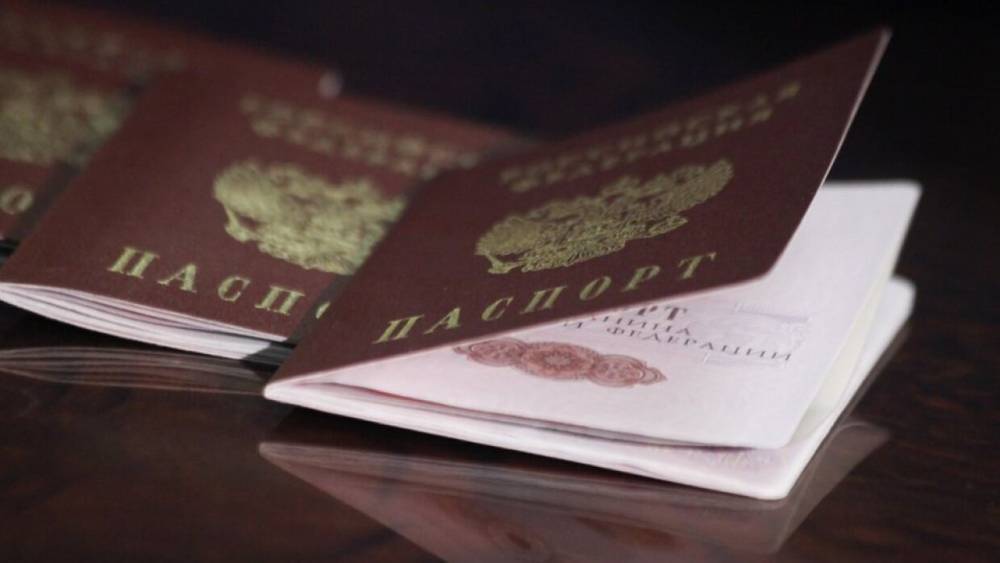 Путин продлил срок действия паспортов и водительских прав россиян до 15 июля