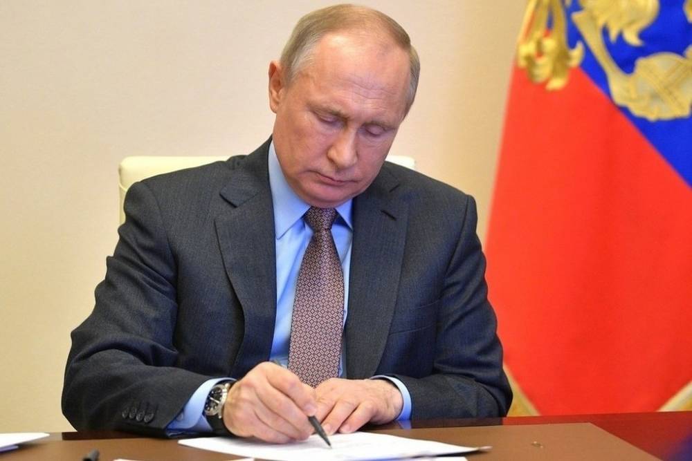 Путин поручил с 20 апреля готовить ежедневные прогнозы по коронавирусу