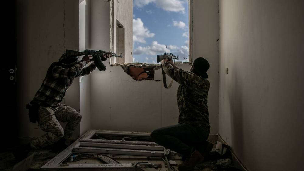 Боевики ПНС Ливии сражаются за сферы влияния в окрестностях Триполи