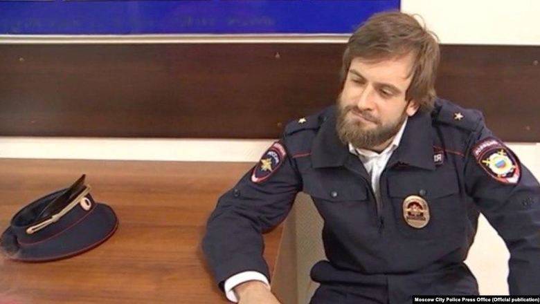 Издателя "Медиазоны" Верзилова задержали в Москве в полицейской форме (ВИДЕО)