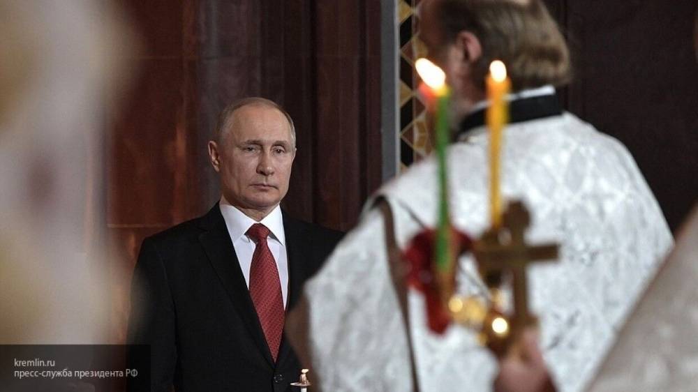 Песков сообщил, что Путин останется дома на Пасху и поставит свечку в часовне