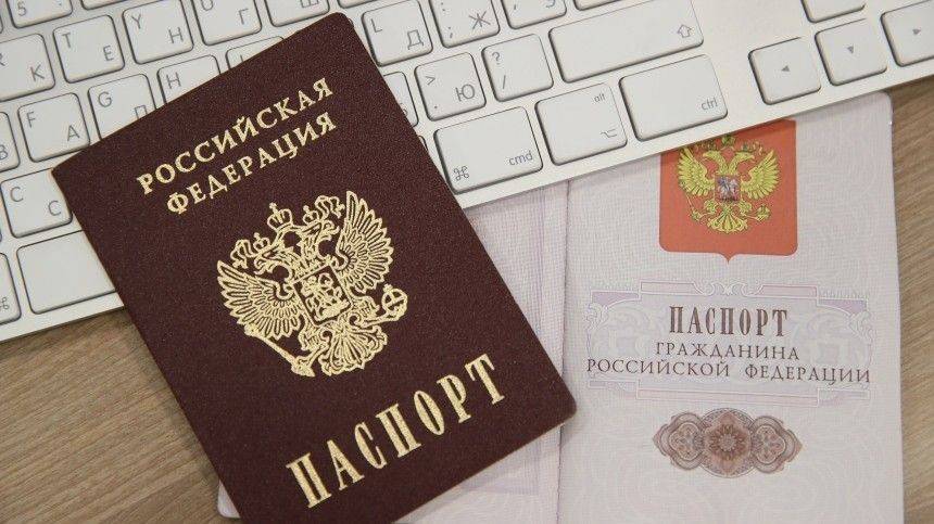 Путин подписал указ о продлении действия паспортов и водительских прав