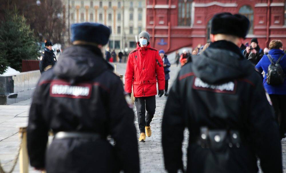 Путин изменил статус иностранных граждан в России на время пандемии