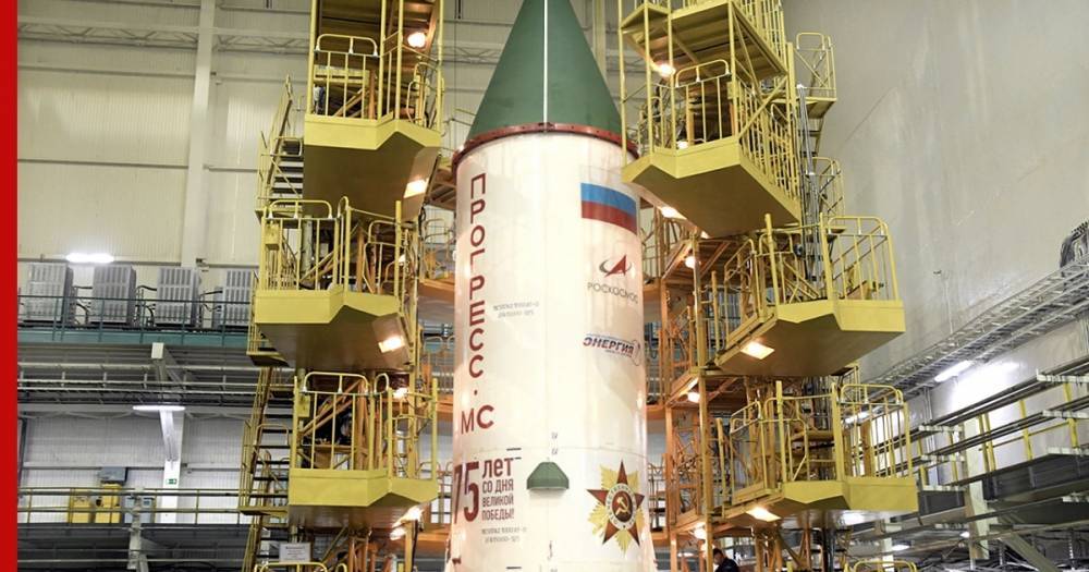 Роскосмос показал «Ракету Победы» с георгиевской лентой и орденом