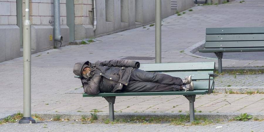В Москве бездомного оштрафовали за нарушение самоизоляции