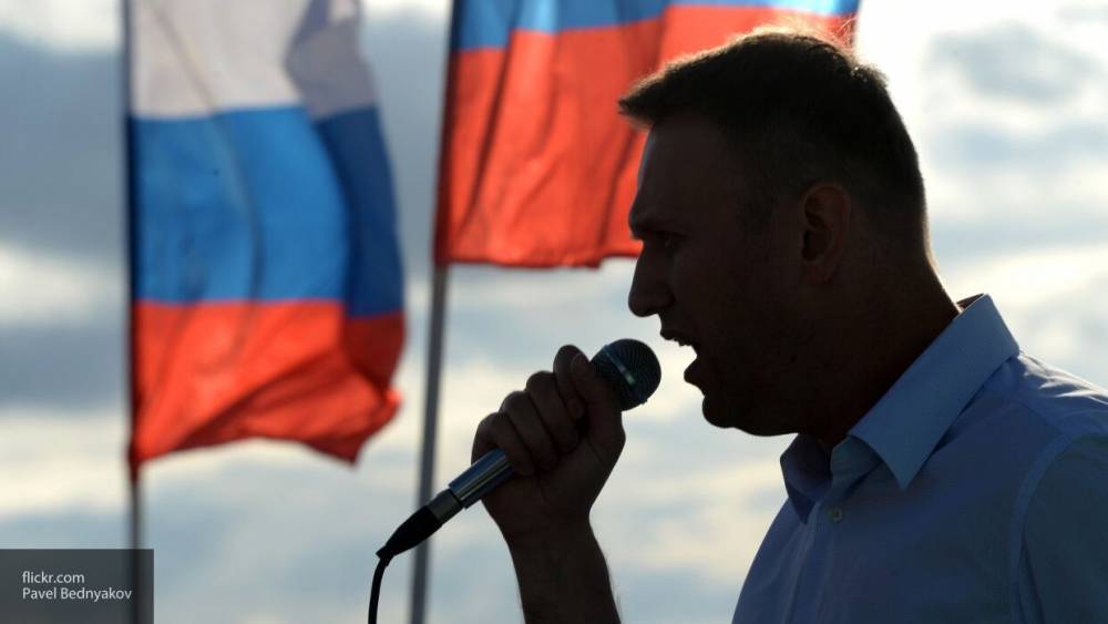 Навальный назначает координаторов своих штабах в регионах и манипулирует населением
