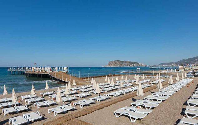 Министр туризма Турции заявил об открытии пляжей уже в мае