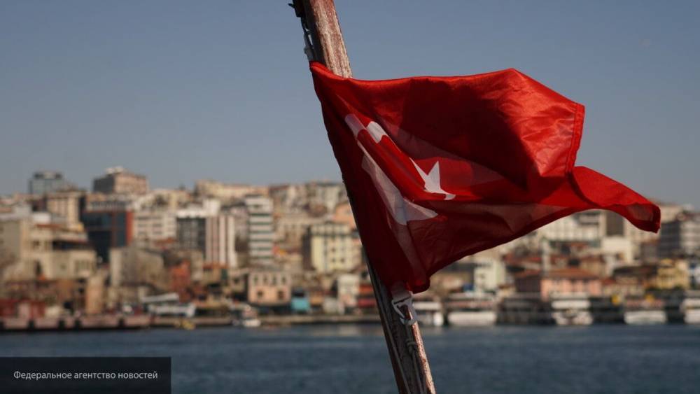 Турция объявила о возможном открытии туристического сезона на фоне смертей от COVID-19