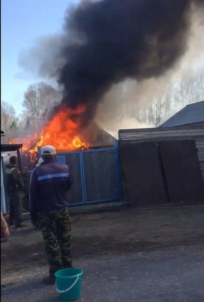 Пожар в частном доме в Кузбассе попал на видео