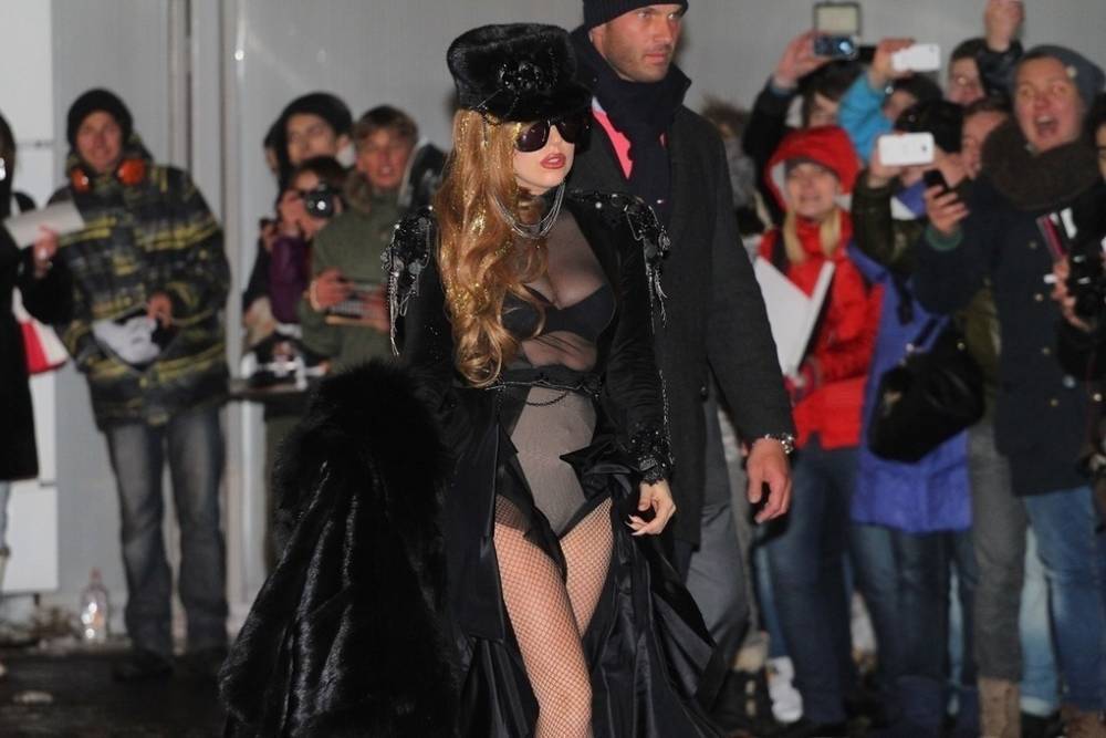 Леди Гага, Элтон Джон и другие звезды дают онлайн-концерт: прямая трансляция