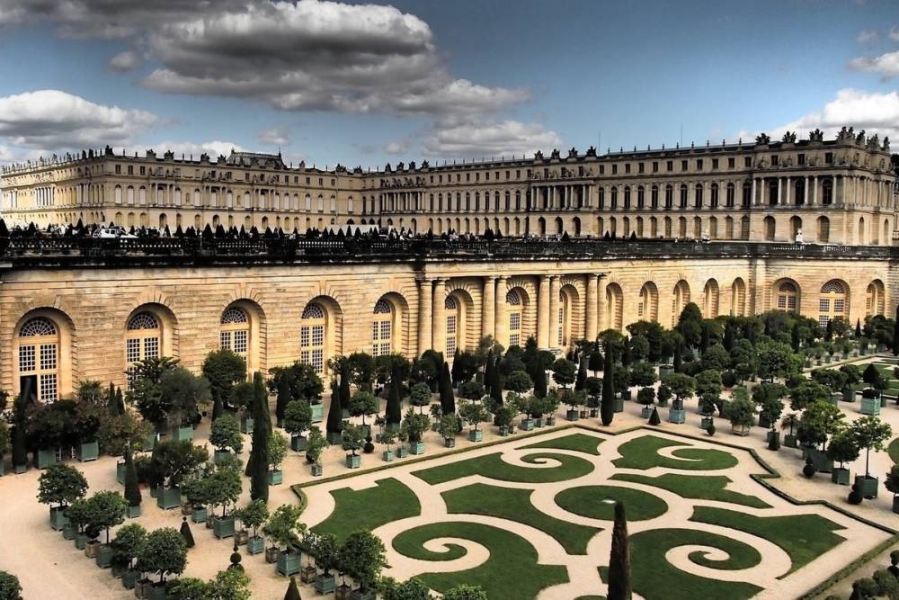 Подростки попытались проникнуть в Версальский дворец через канализацию