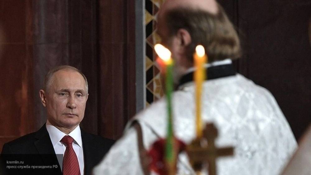 Путин поздравил верующих с Пасхой