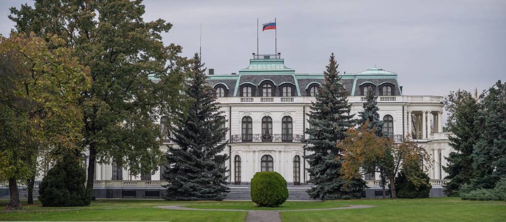 Посольство России в Чехии отвергло политическую подоплеку «переезда»