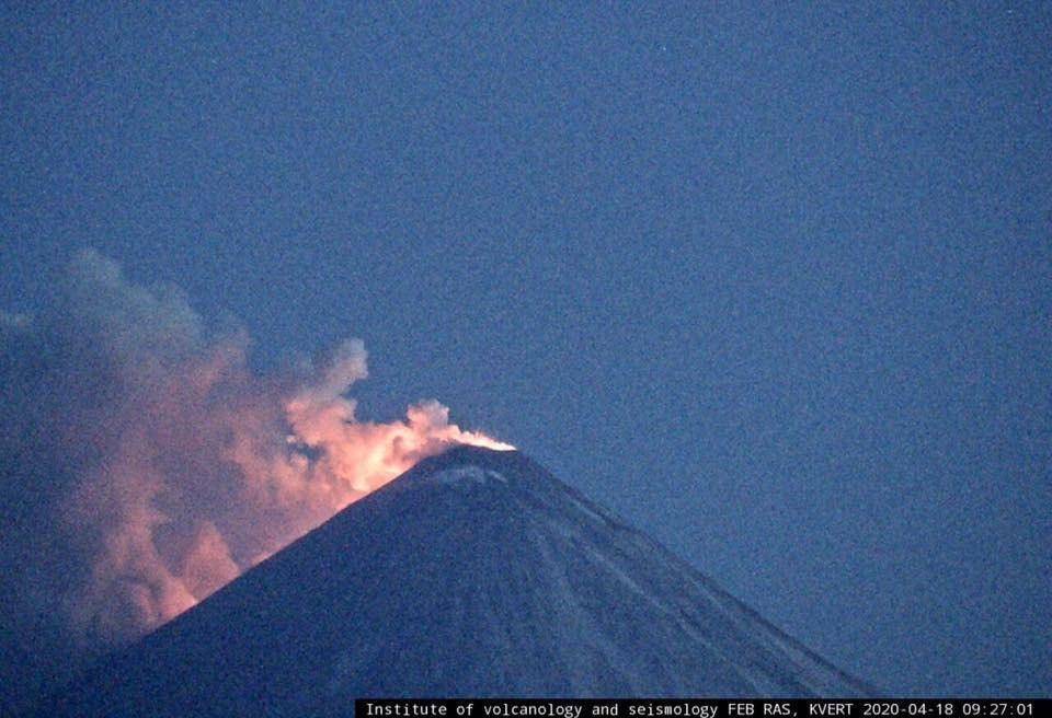 Потоки лавы заметили на склоне вулкана Ключевской сопки