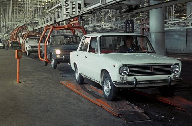 50 лет спустя: сколько, где и какие автомобили LADA в РФ?