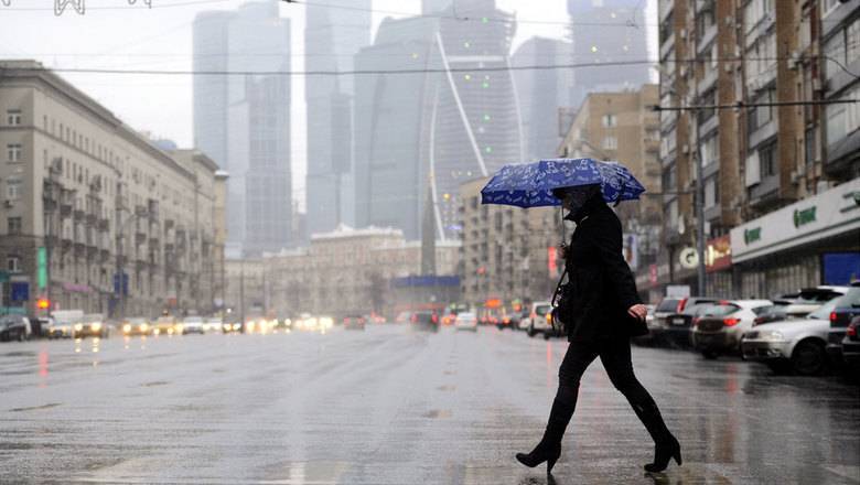 Москвичей предупредили о пасмурной погоде со снегом и дождем в воскресенье