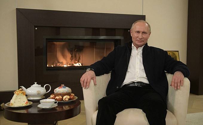 Президент Владимир Путин в специальном обращении поздравил россиян с Пасхой